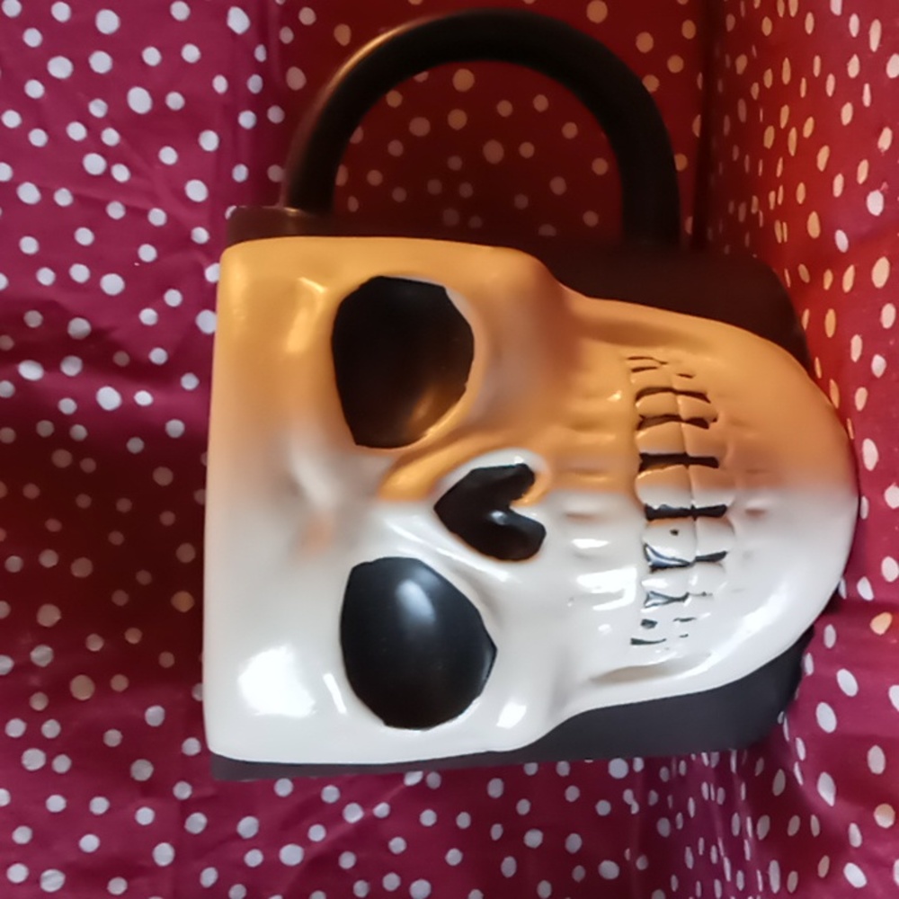 Skull mug